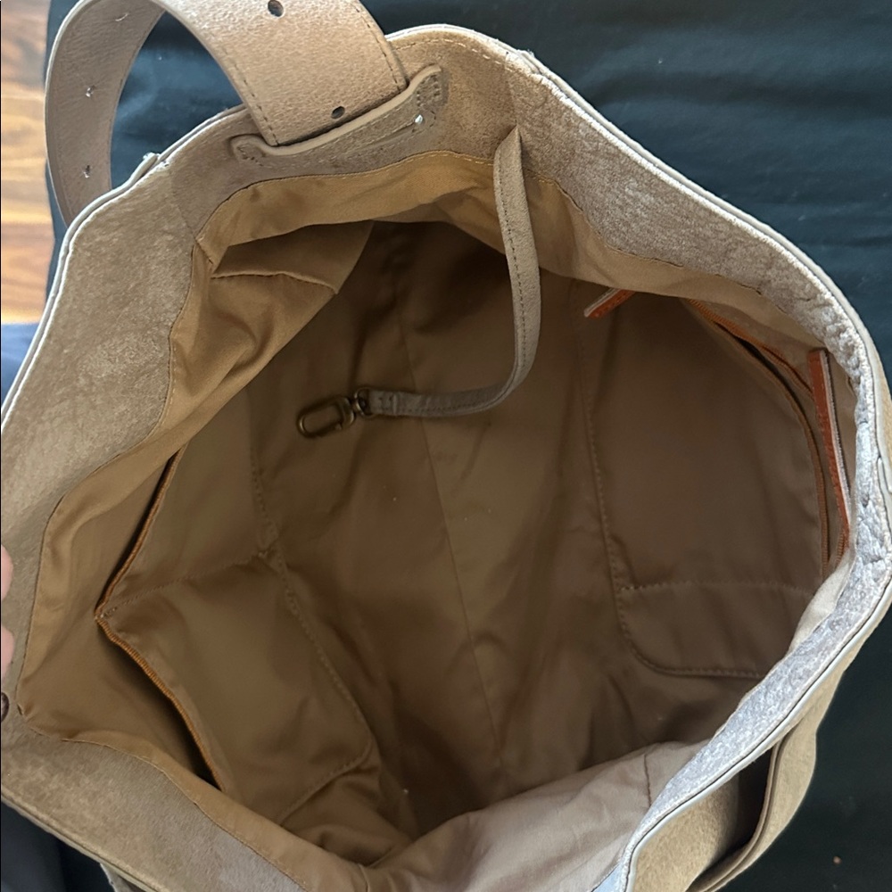 HOBO render in Buffed Leather Hazel Shoulder Bag - Picture 6 of 6